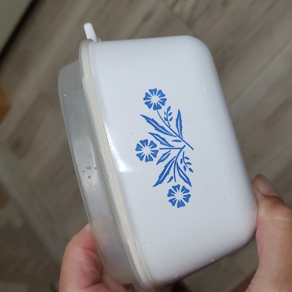 Corning Ware Casserole Dish with Plastic Lid. 22 oz. - Picture 4 of 5